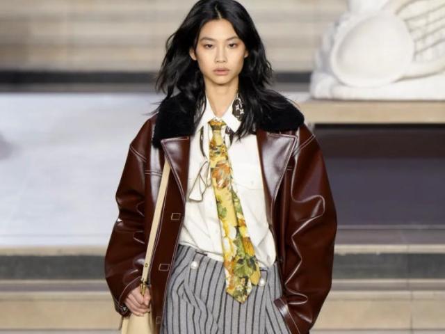 Thời trang - Ngôi sao "Trò chơi con mực" HoYeon Jung mở màn show diễn Louis Vuitton