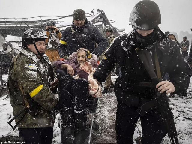 Thế giới - Thành phố Ukraine đầu tiên sơ tán được người dân nhờ hành lang nhân đạo của Nga