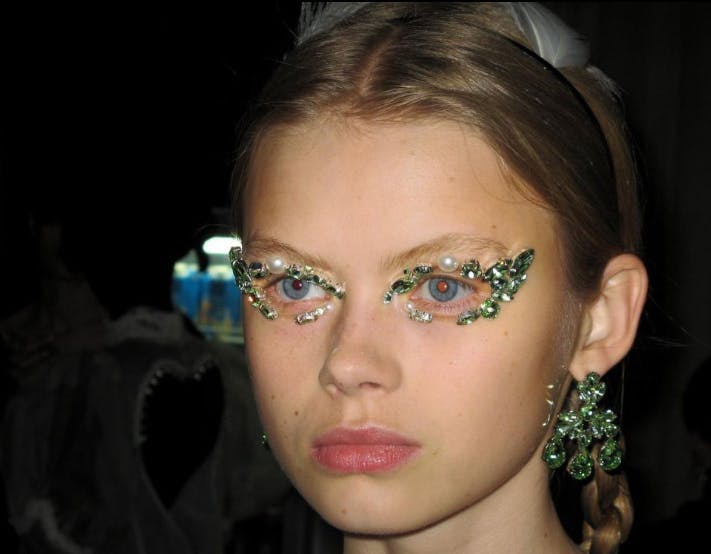 9 xu hướng trang điểm ấn tượng của mùa Thu Đông 2022 - 9