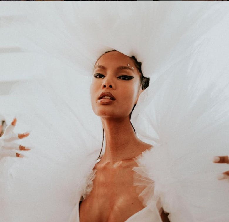 9 xu hướng trang điểm ấn tượng của mùa Thu Đông 2022 - 7