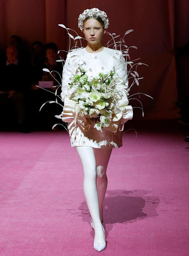 9 xu hướng trang điểm ấn tượng của mùa Thu Đông 2022 - 12