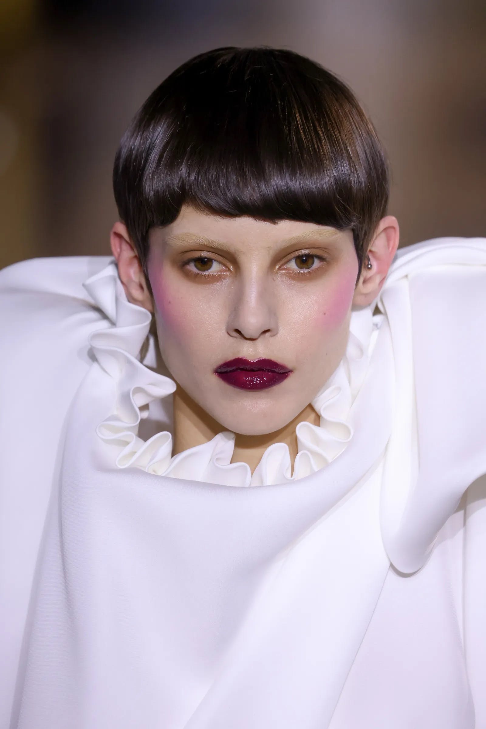 9 xu hướng trang điểm ấn tượng của mùa Thu Đông 2022 - 11