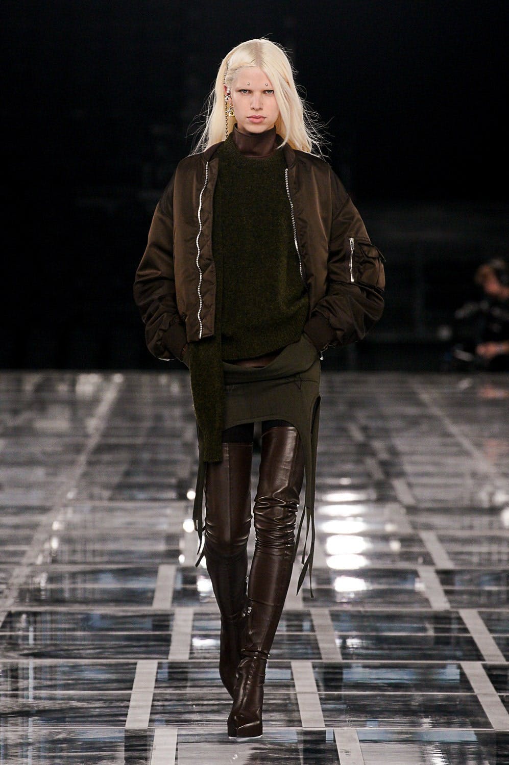 Givenchy gợi cảm theo phong cách streetwear trong bộ sưu tập Thu/Đông 2022 - 6