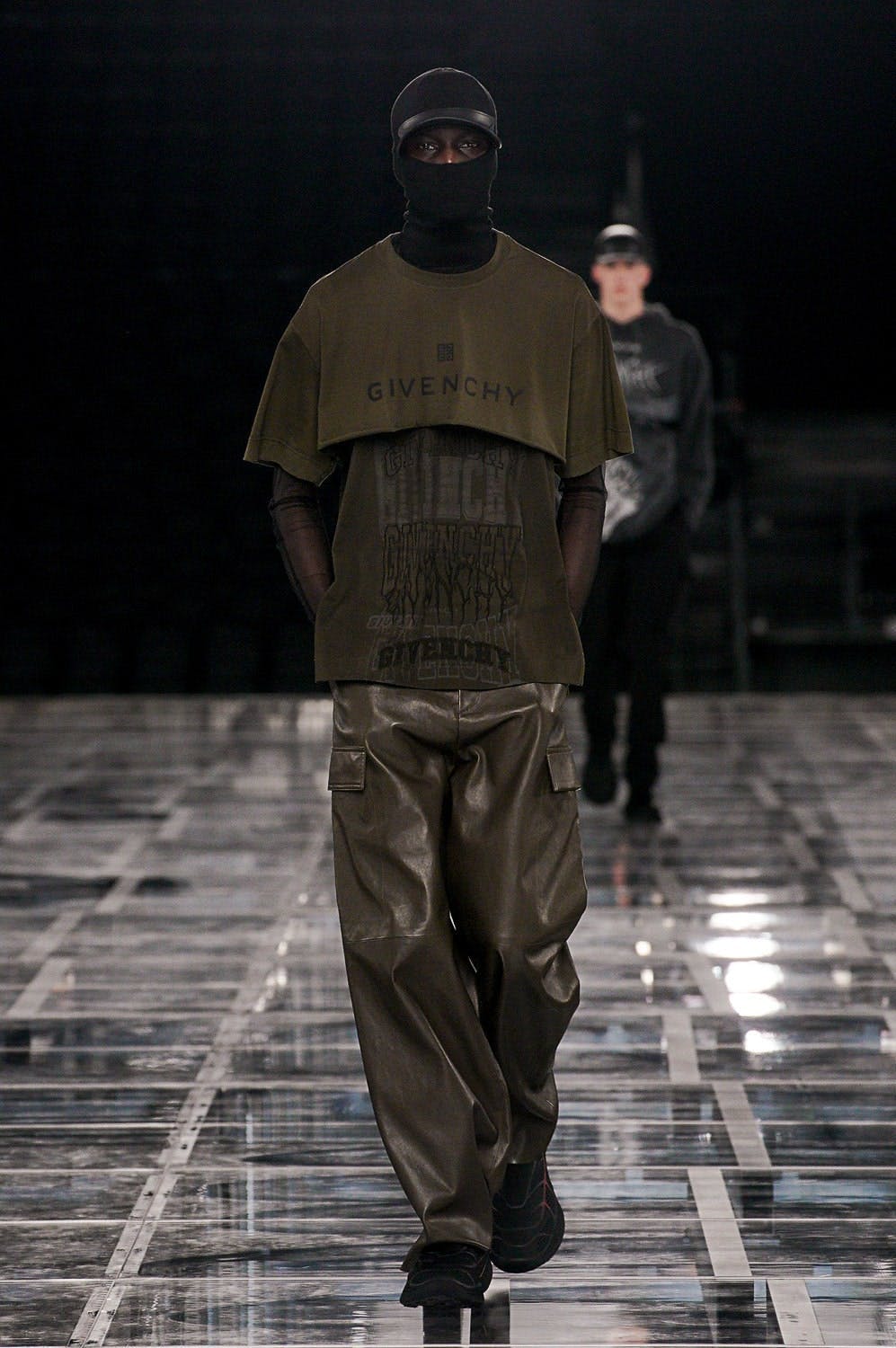 Givenchy gợi cảm theo phong cách streetwear trong bộ sưu tập Thu/Đông 2022 - 5