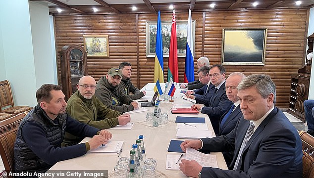 Phái đoàn Nga và Ukraine tham gia đàm phán ngày 7.3.