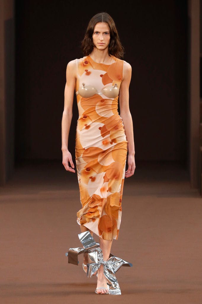 Loewe gây bối rối với bộ sưu tập Thu Đông 2022 phong cách siêu thực - 3