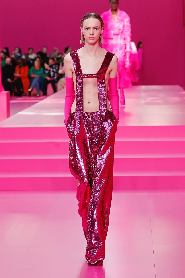 Pierpaolo Piccioli lựa chọn màu hồng và đen cho bộ sưu tập mới nhất của Valentino - 5