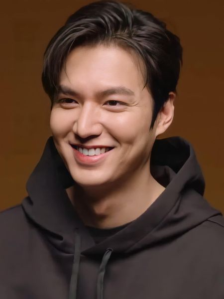 Lee Min Ho "bị phốt lái máy bay", cặp kè nữ đại gia để được bao nuôi? - 3