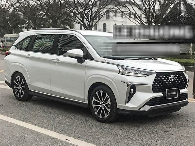 Ngắm xe - Toyota Veloz Cross xuất hiện trên đường phố Hà Nội