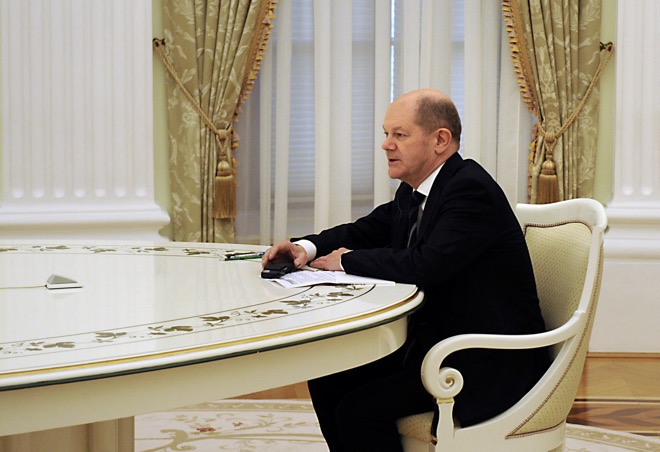 Ông Scholz trong cuộc gặp Tổng thống Nga Putin tại Moscow.