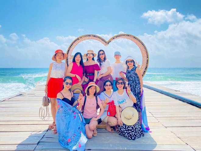 Nhóm du khách Việt tại Maldives.
