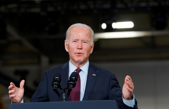 Tổng thống Mỹ Joe Biden được cho là đang thuyết phục các nước sản xuất dầu tăng nguồn cung để ổn định giá. Ảnh: Reuters