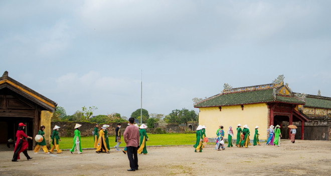Còn gì tuyệt hơn khi vừa thướt tha áo dài cùng miễn phí khám phá di sản - 9