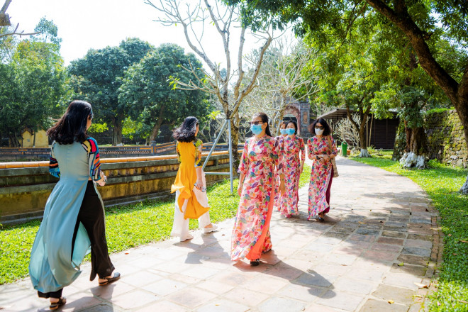 Còn gì tuyệt hơn khi vừa thướt tha áo dài cùng miễn phí khám phá di sản - 15