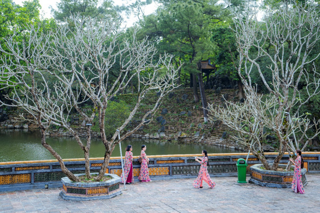 Còn gì tuyệt hơn khi vừa thướt tha áo dài cùng miễn phí khám phá di sản - 16