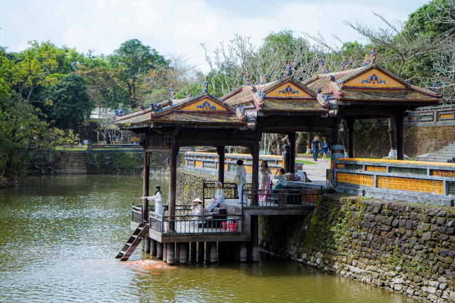 Còn gì tuyệt hơn khi vừa thướt tha áo dài cùng miễn phí khám phá di sản - 17