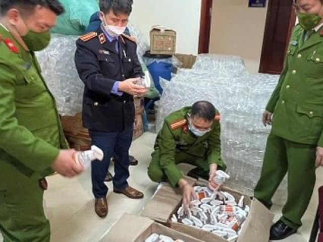 Thị trường - Tiêu dùng - Con mua nguyên liệu để mẹ pha chế nước sát khuẩn giả bán kiếm lời