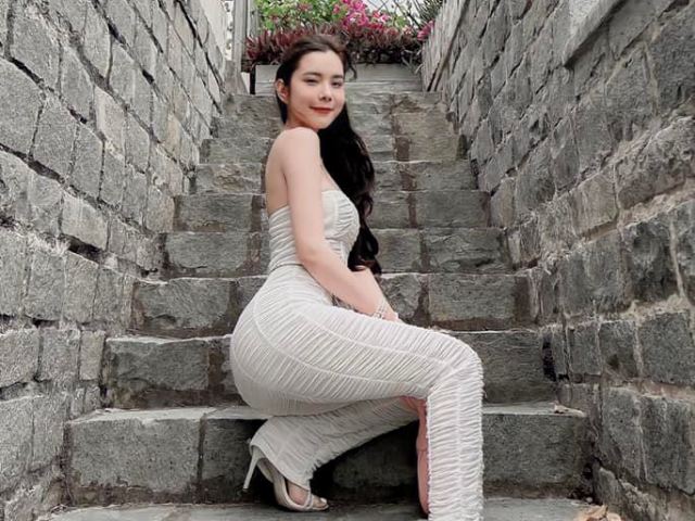 ”Hoa hậu siêu vòng 3” quê Đồng Tháp: Đường cong uốn lượn, mặc kín vẫn sexy khó ai bì