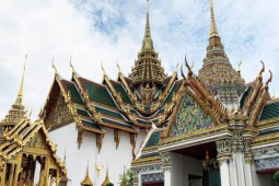 Du lịch - Thăm cung điện hoàng gia dát hàng triệu lá vàng ở Thái Lan