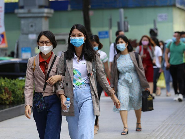 Tin tức trong ngày - Khi COVID-19 là bệnh bình thường: Không đeo khẩu trang có bị phạt?