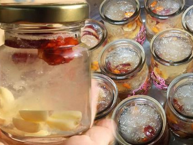 Thị trường - Tiêu dùng - Tổ yến chưng đắt khách mùa dịch, chủ cửa hàng bán "sương sương" vài cân trong ngày