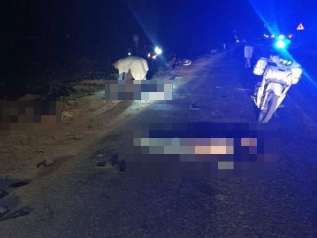 Tin tức trong ngày - Nửa đêm tông vào đuôi xe đầu kéo, 3 thanh niên tử vong