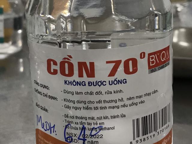 Sức khỏe đời sống - Người đàn ông ở Hà Nội mờ mắt vì uống nhầm cồn sát khuẩn phòng COVID-19