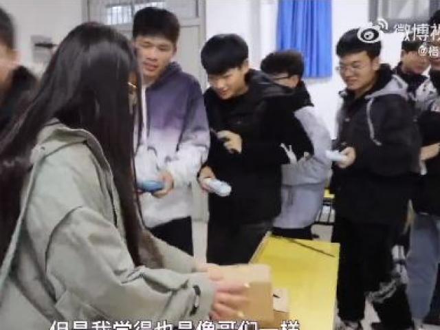 Bạn trẻ - Cuộc sống - Nữ sinh được 59 bạn nam xếp hàng tặng quà: chỉ cần chọn đúng chuyên ngành, bạn sẽ thành công chúa