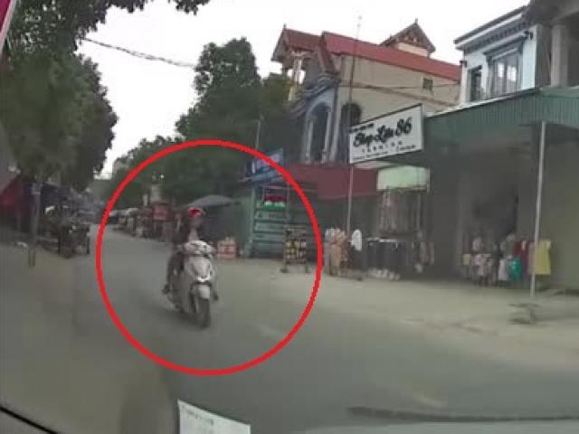 Tin tức trong ngày - Clip: Mải mê ngắm shop quần áo, "ninja LEAD" gặp tai họa