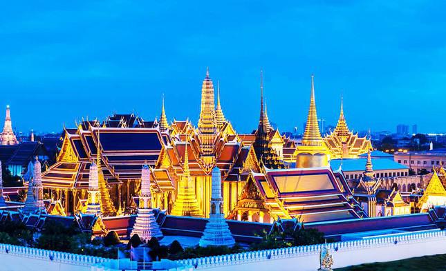 Visit a royal palace studded with millions of gold leaf in Thailand - 2