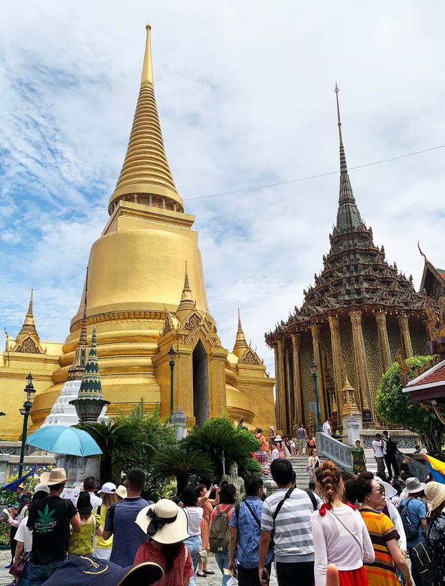 Visit a royal palace studded with millions of gold leaf in Thailand - 8