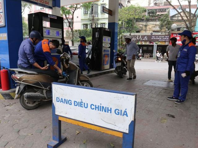 Thị trường - Tiêu dùng - Xăng dầu tăng giá chóng mặt, Bộ Tài chính "chốt" đề xuất giảm thuế bảo vệ môi trường 2.000 đồng/lít xăng