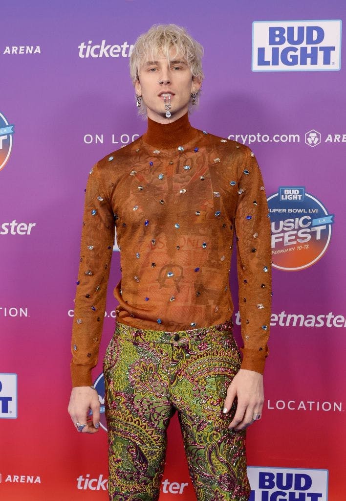 Khuyên môi, xu hướng phụ kiện táo bạo cho năm 2022 - 8