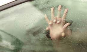 Cặp đôi “mây mưa” trong xe đã khiến cảnh sát chú ý. (Ảnh minh họa)