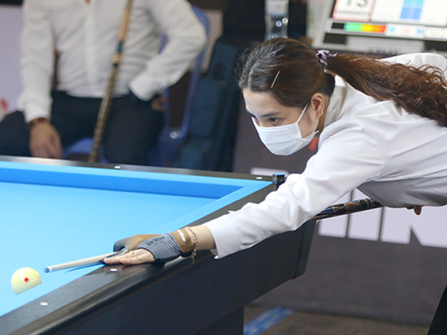 Thể thao - Hot girl Mộng Cầm tung siêu phẩm gây “sốt” giải bi-a khắc nghiệt nhất VN