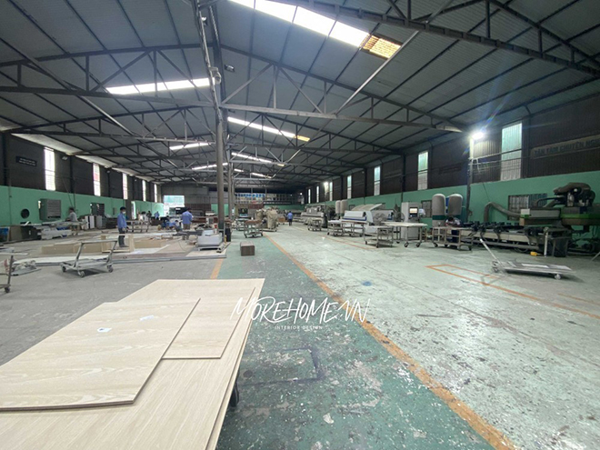 Xưởng gỗ công nghiệp Morehome nổi tiếng với nội thất gỗ An Cường hiện đại, sang trọng.