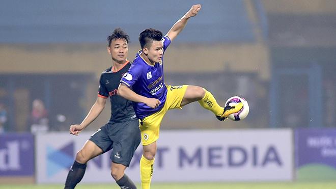 Quang Hải (áo tím) và Hà Nội FC chưa tìm được tiếng nói chung trong gia hạn hợp đồng