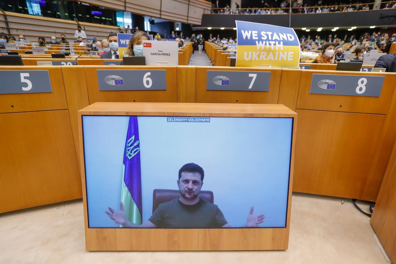 Tổng thống Ukraine Zelensky phát biểu trước Nghị viện châu Âu (EC) (ảnh: RT)