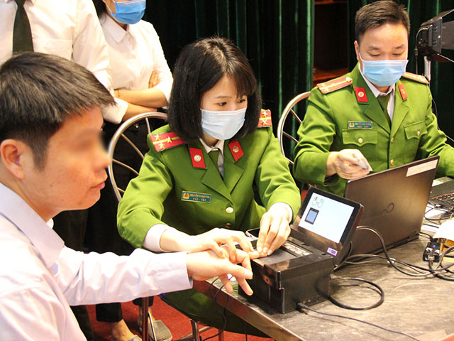 Tin tức trong ngày - Bộ Công an giải thích việc làm CCCD gắn chip đã lâu mà vẫn chưa nhận được thẻ