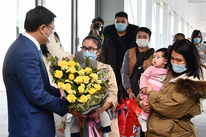 Sun Group and Vietnam Airlines team up to bring Vietnamese citizens home from Ukraine - 7