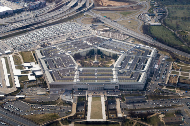 Lầu Năm Góc đang khôi phục đội đặc nhiệm phụ trách đáp ứng nhu cầu mua bán vũ khí mới ngày càng tăng cho các đồng minh của Mỹ. Ảnh: Reuters
