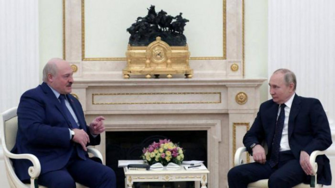 Tổng thống Nga hội đàm với Tổng thống Belarus. Ảnh - Reuters