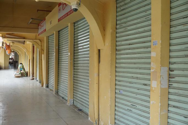 Hàng loạt chợ sỉ ế ẩm, tiểu thương bỏ sạp vì lỗ - 6