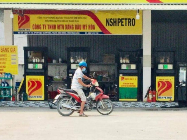 Thị trường - Tiêu dùng - Cây xăng ở Vĩnh Long bị tước giấy phép 2 tháng vì... bán xăng "dỏm”