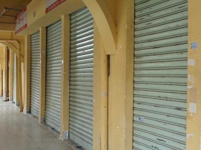 Thị trường - Tiêu dùng - Hàng loạt chợ sỉ ế ẩm, tiểu thương bỏ sạp vì lỗ