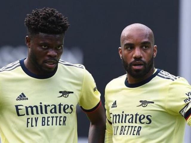 Bóng đá - SAO Arsenal đăng ảnh tố cáo đồng đội đá "chặt chém" gây chấn thương