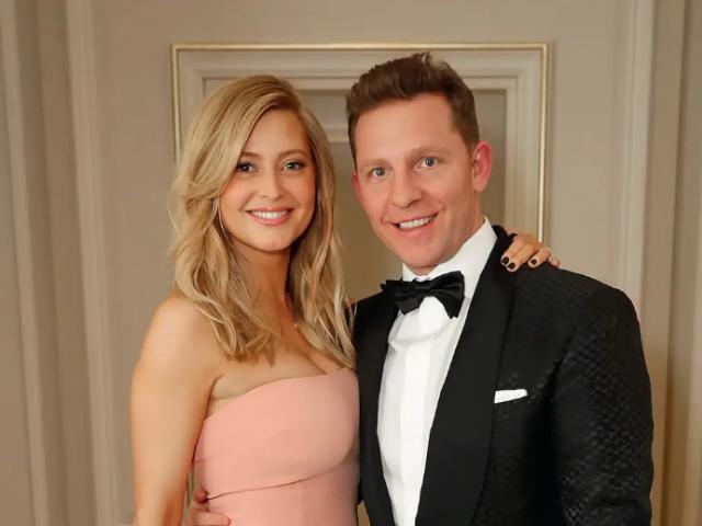 Bóng đá - Tin vui cho Chelsea: Tỷ phú Anh có vợ cực xinh, sẵn sàng cứu "The Blues"