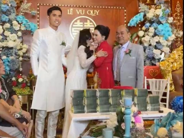 Kinh doanh - Gia thế "khủng" của cô dâu đeo ngập vàng, nhận hồi môn 10 tỷ và siêu xe trong ngày cưới