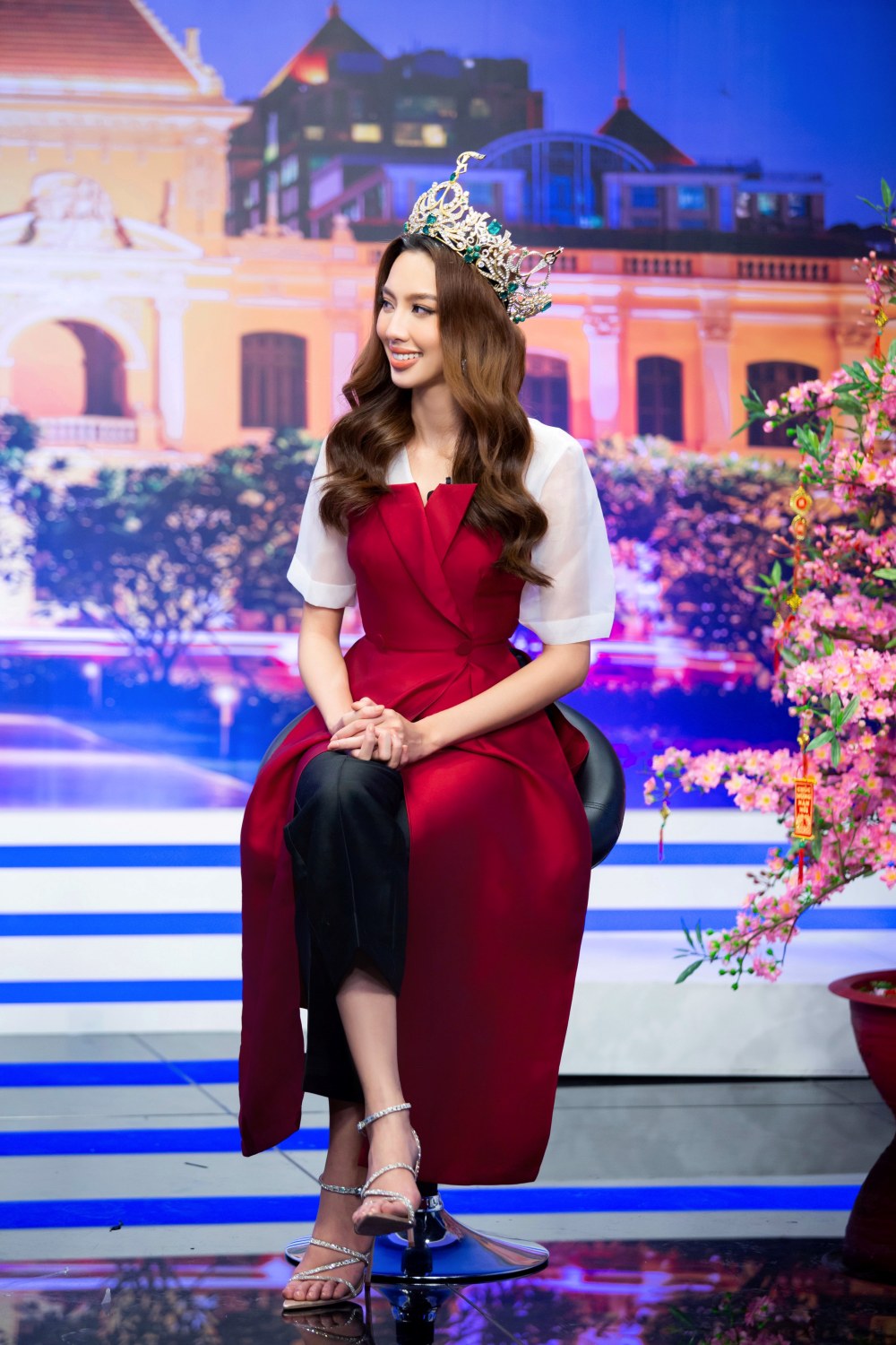 Miss Thuy Tien elegant in costume designed by Ha Thanh Viet - 11