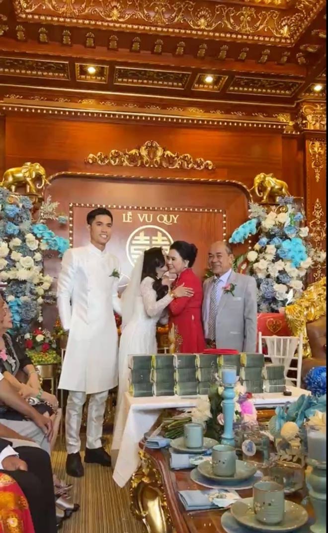 Cô dâu Sóc Trăng "gồng mình" đeo vàng, nhận của hồi môn 10 tỷ trong ngày cưới - 3